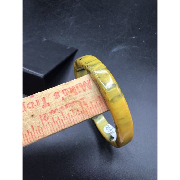 Unusual Color Bakelite Bangle Marbled Yellow Black Square Edge Bracelet - Picture 6 of 6
